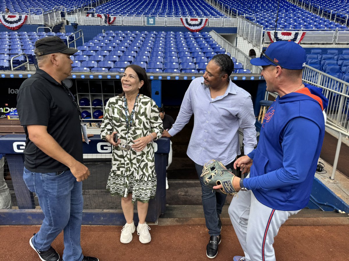 porlagoma's tweet photo. A todos los vi debutar, anuncié sus turnos y en el caso de Johan, sus salidas… 

Edgardo Alfonzo,  Johan Santana y Carlos Mendoza. 
Los Mets están en Miami. https://t.co/ExxIu9mxhB