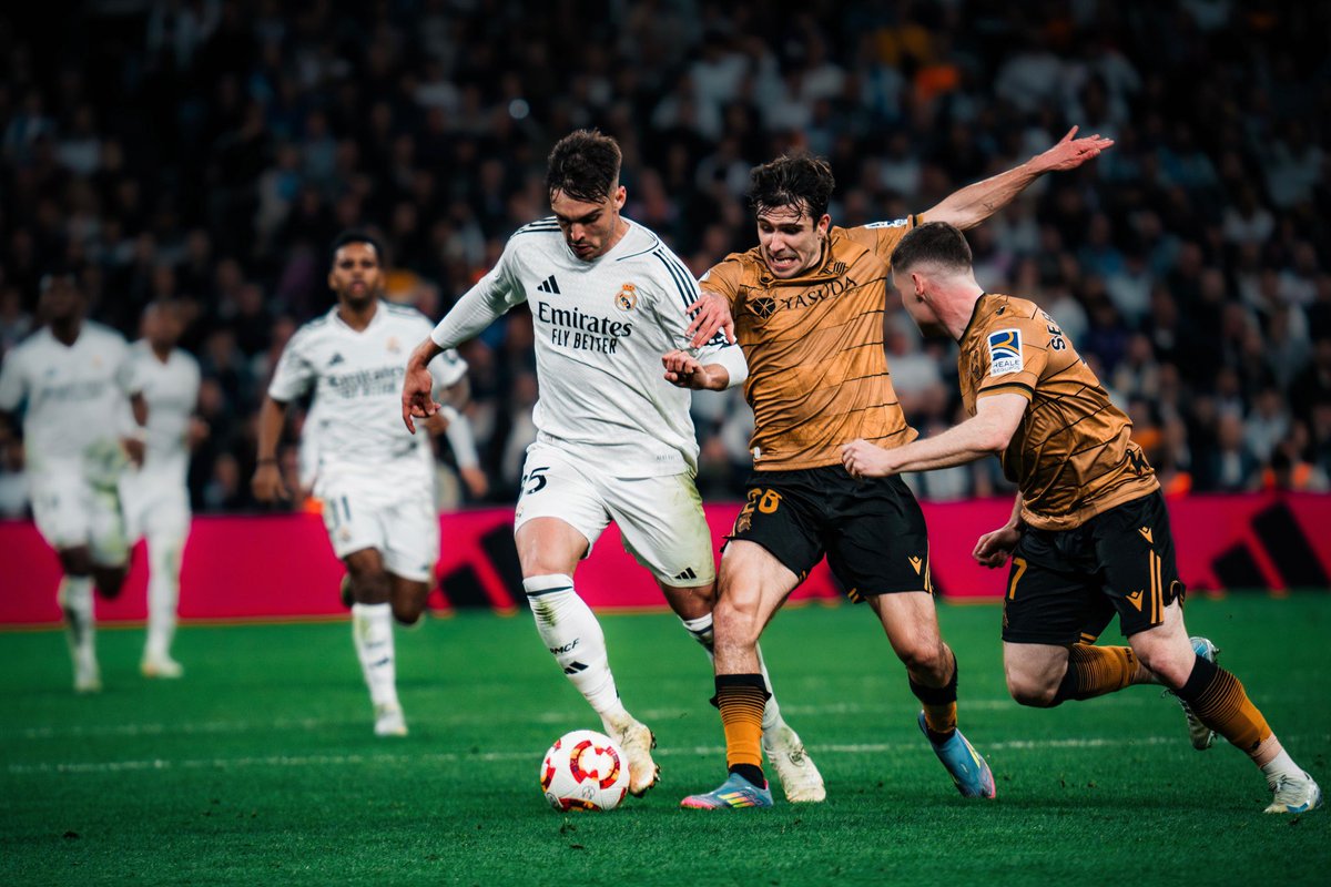 RaulAsencio_17's tweet photo. ¡Siiii! ¡Nos vamos a Sevilla madridistas! ¡Partido durísimo el de hoy pero jugarlo en el Bernabéu nos ha dado un plus para clasificarnos para la final de Copa! #HalaMadrid 🤍 https://t.co/YeEBeowZ4b