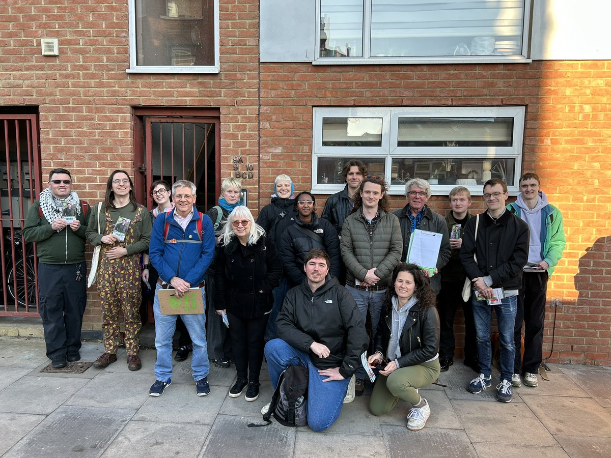 Another great door knocking session tonight! Thank you to everyone that made it out! 

In just 9 days voters will head to the polls to elect a new Councillor in St Ann’s - we need as many volunteers as possible to help us get out the vote! 

Join us: haringey.greenparty.org.uk/events/