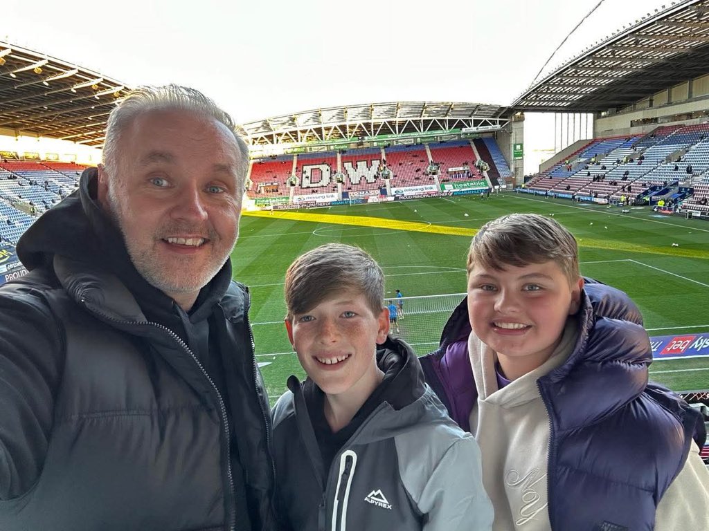 Hindley WN2 is All White tonight.🤍🐘🏰🫶🏼😜 #bwfc #BOLTON <a href="/OfficialBWFC/">Bolton Wanderers</a>