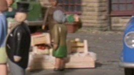 ThomasFan01's tweet photo. Scratch that, thanks to @LewRaccoon Rosa is not Rosa, she is actually a small-scale figure of Mrs. Kyndley wearing her casual wear from the Season 5 episode: "Happy Ever After", later appearing in S7. It is also speculated that her torso is a repaint from "Paints Pots and Queen" https://t.co/3BhXThgPY7