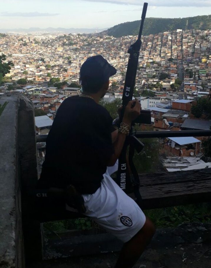 Não mudaria nada do que eu fiz, pois tudo que fiz foi feito com ódio. Ódio do abandono e da covardia que o estado traz pra nossa comunidade. Só tenho a agradecer a todos que me amavam. Deixo a vocês uma enorme lição, nunca se curve diante da covardia! 

- Charlinho do lixão