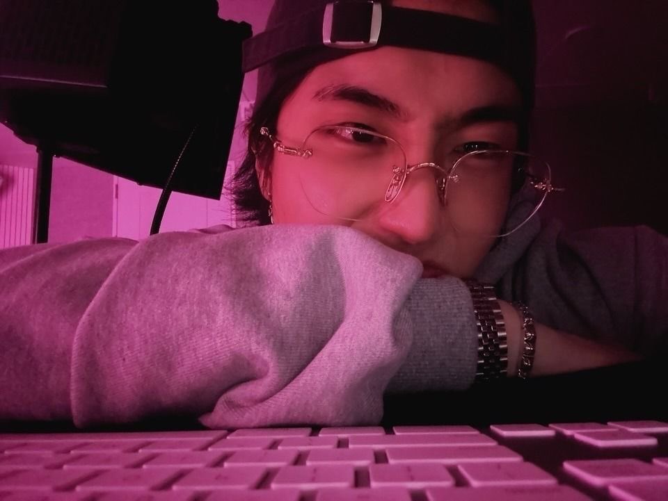 i’ve been in the studio since early this morning working on some new music. might post a sneak peek later, but for now i really need a break. and maybe for someone to bring me coffee