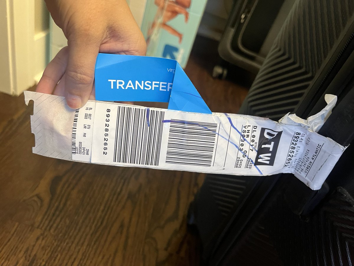 rupimavi's tweet photo. @Delta @VirginAtlantic 
 Extremely disappointed with my recent experience. My checked bag from Delhi to Detroit (Mar 29) arrived severely damaged. To make things worse, my baby’s gate-checked stroller is delayed again. This is unacceptable. Please resolve this.

(Images attached) https://t.co/KWF71dagxY