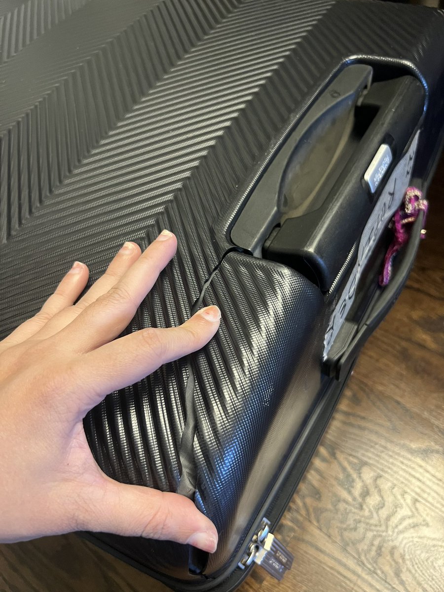 rupimavi's tweet photo. @Delta @VirginAtlantic 
 Extremely disappointed with my recent experience. My checked bag from Delhi to Detroit (Mar 29) arrived severely damaged. To make things worse, my baby’s gate-checked stroller is delayed again. This is unacceptable. Please resolve this.

(Images attached) https://t.co/KWF71dagxY