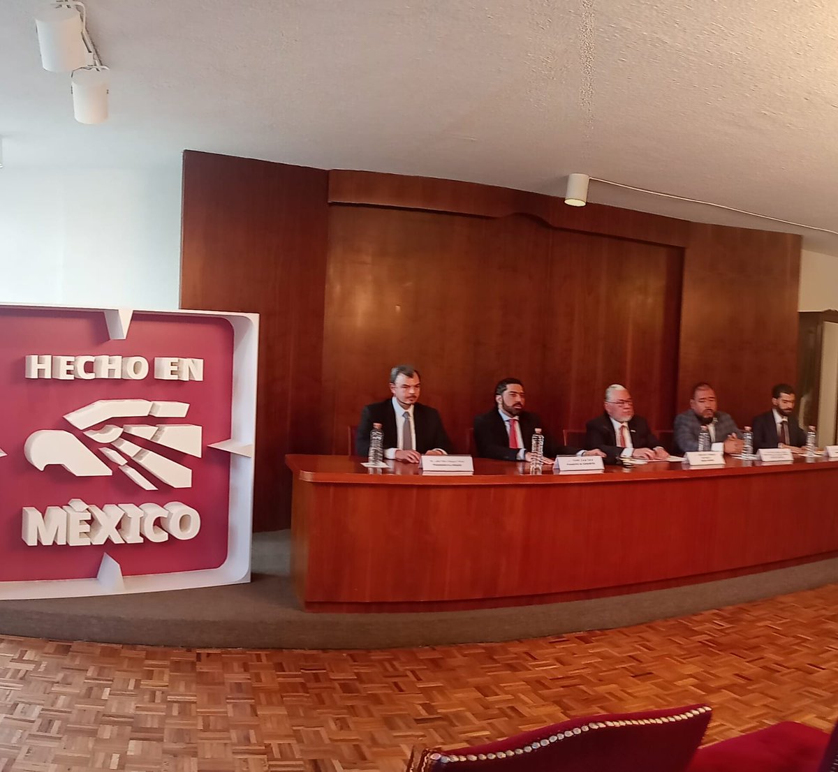 José Pablo Maauad, Presidente de CANAIVE, estuvo presente en la conferencia de prensa donde se habló de los “OPERATIVOS LIMPIEZA” coordinados por la <a href="/SE_mx/">Economía México</a>  en colaboración con la Unidad de Inteligencia Financiara de México (UIF) y la Agencia Nacional de Aduanas de México (ANAM).