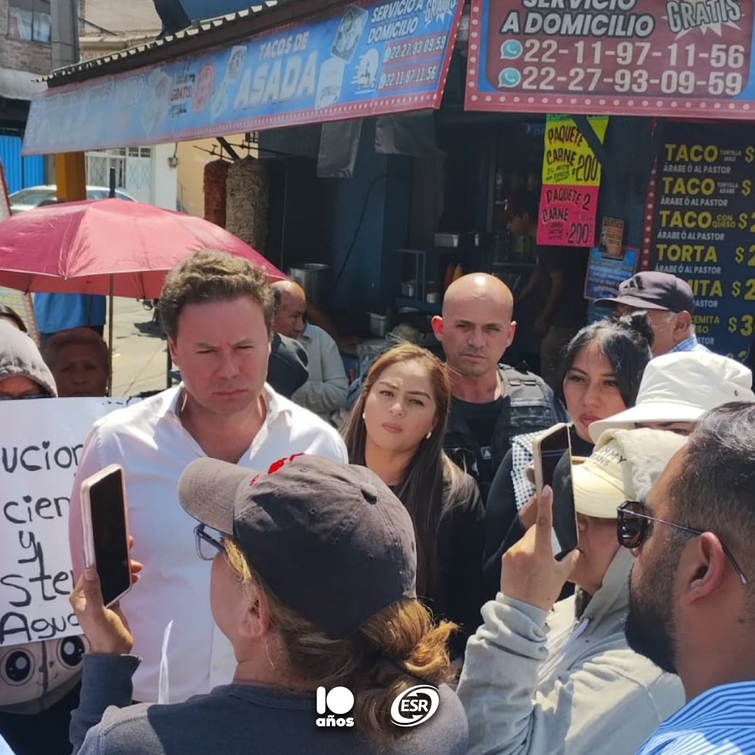 El director general de Agua de Puebla, Jordi Bosch 🤵‍♂️ atendió de manera personal a vecinos y vecinas de las colonias Emiliano Zapata y Los Pinos 🏘️👥
Los vecinos desbloquearon la Av. 11 sur al contar ya con el suministro regular de agua 🛣️📍
Trabajamos para ti, para todos