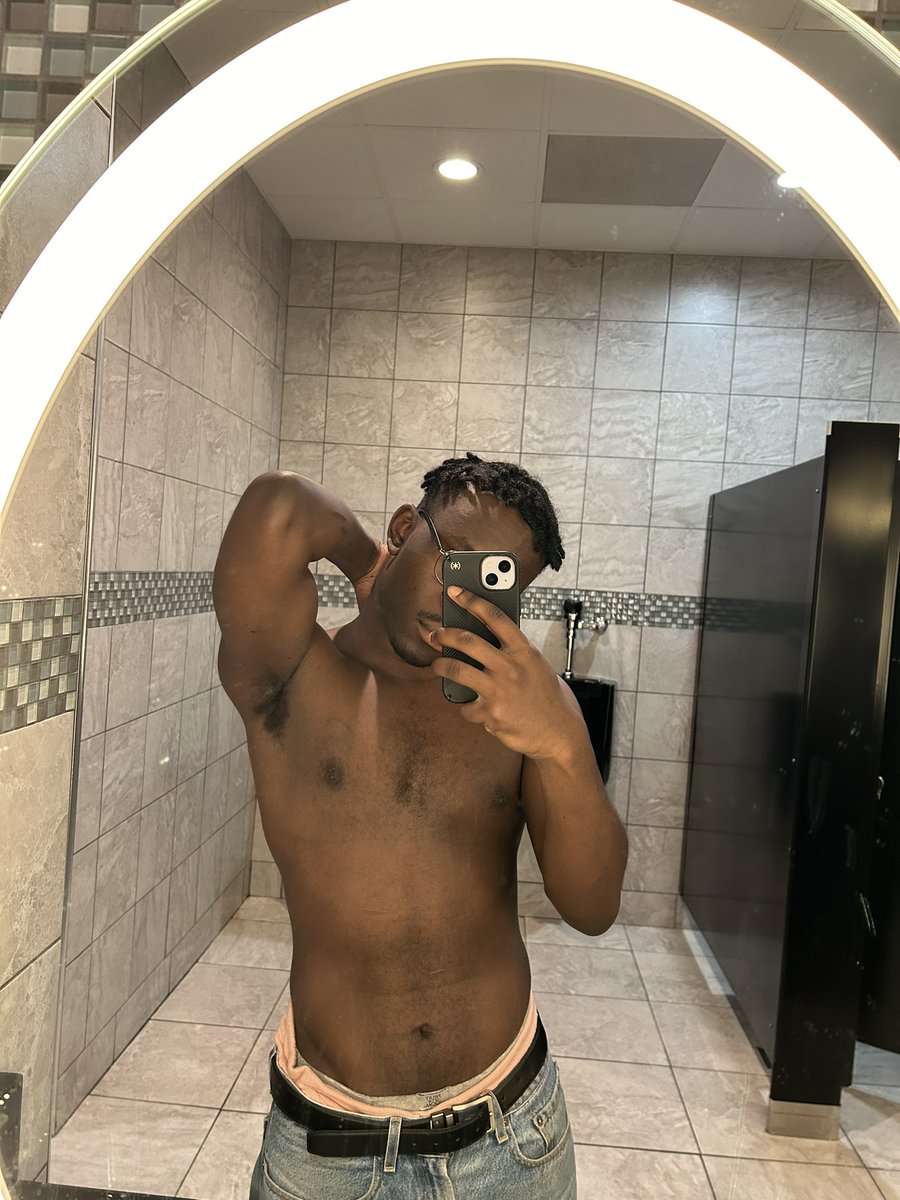 tententint's tweet photo. Getting back in the gym, so obligatory planet fitness mirror pics lol #nsfwtwt https://t.co/XuhhXy5Xlh