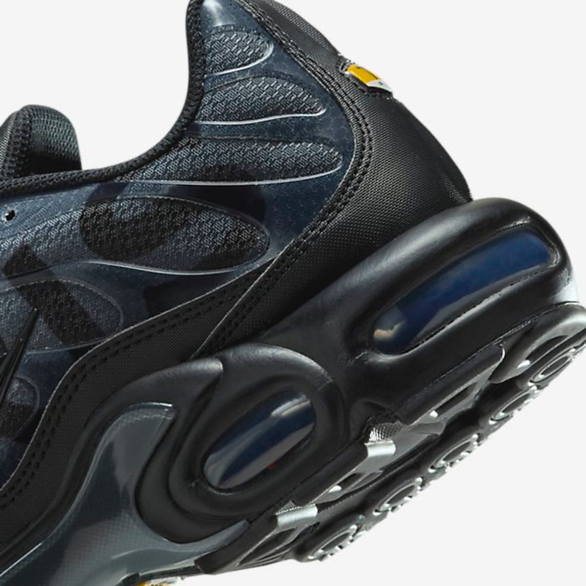 PSG x Nike Air Max Plus “Black”が発売予定 ［IB2253-001］【パリ