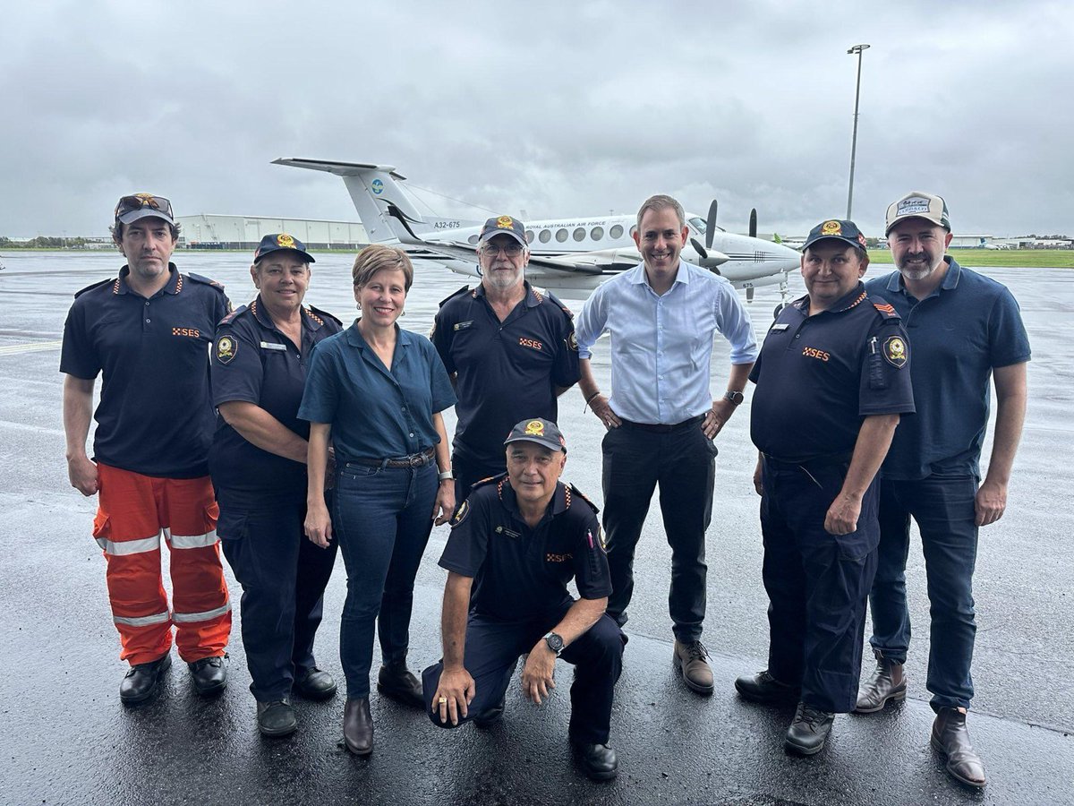 A very big THANK YOU to all the SES volunteers heading west to help out in the flood-affected communities in regional QLD that we are visiting today with @JennyMcAllister and <a href="/AnthonyChisholm/">Anthony Chisholm</a> #auspol