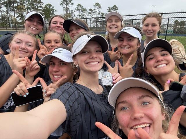 The Varsity @Kanelandsb Team blanks Shady Springs with a final score of 10 - 0.
 schools.snap.app/KanelandHS/eve…