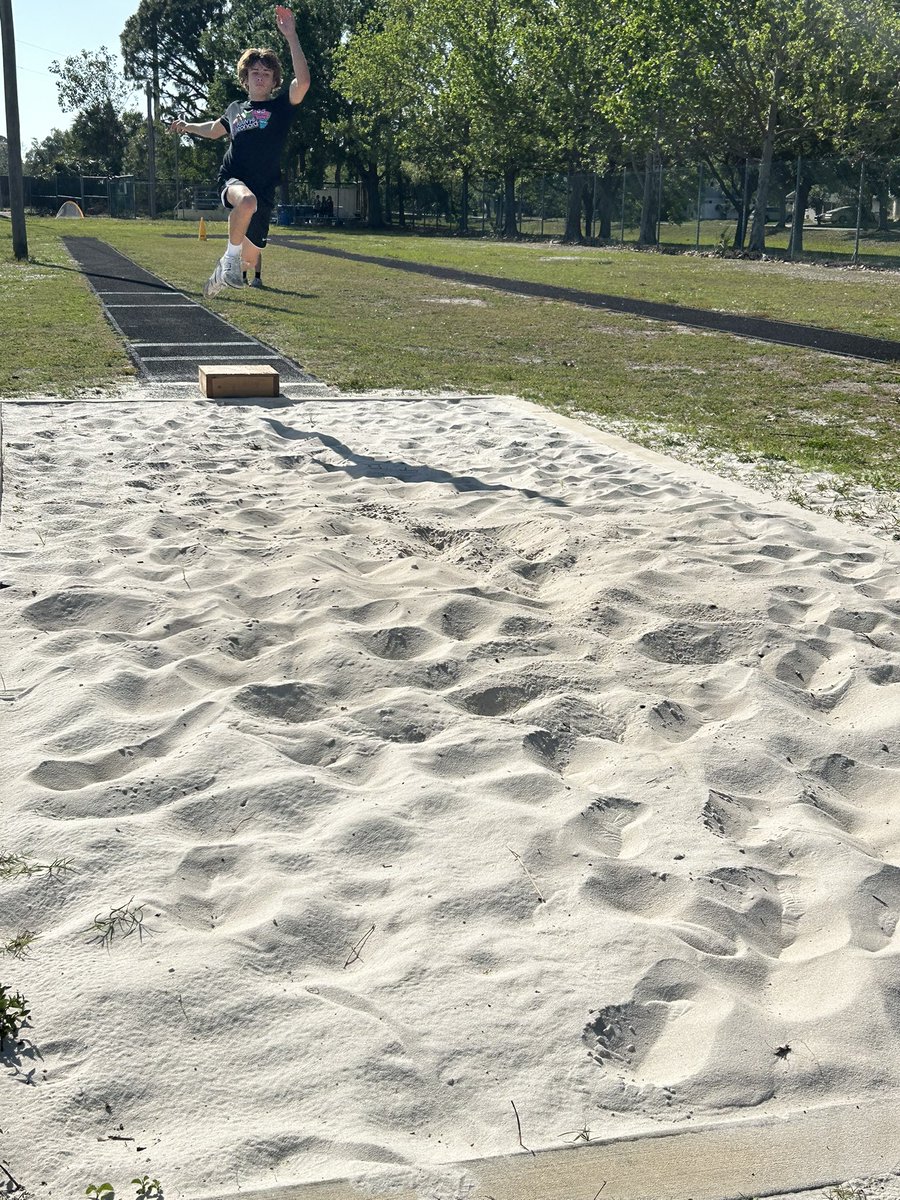 Barons Track tweet media