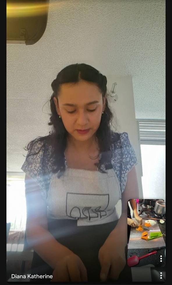 El fin de semana tuve una clase virtual con la querida <a href="/Dianakatkat/">Dianakat</a> de ceviche de chicharrón hecho en el horno y de osobuco en salsa de café con puré de papa y queso paipa. Ya saben si quieren una clase personalizada tengo agenda disponible 🤓👩‍🍳