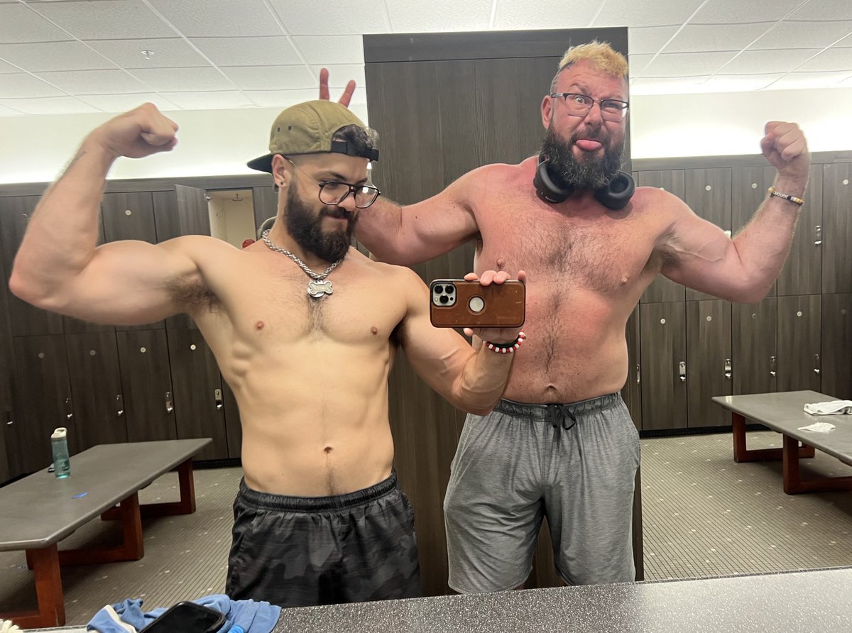 I said I want my arms big. Daddy <a href="/Parrow_/">Parrow</a> said April Fools, here’s Bunny Ears! 🐶🐰🧸