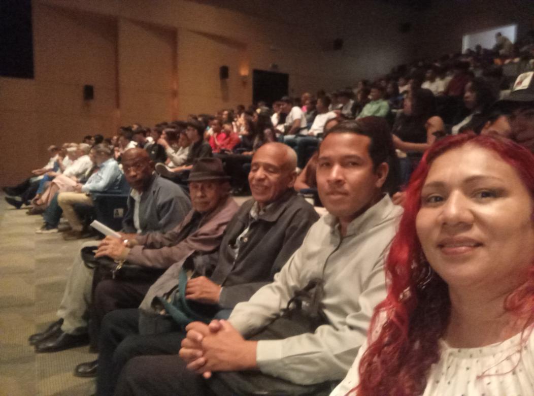 180 historias de éxito.
Aplausos para los jóvenes que se certificaron en : Tecnología, Emprendimiento , Finanzas y Desarrollo Personal ,  en el marco del Proyecto de Servicio Comunitario de la Universidad Metropolitana: Jóvenes Innovando Futuro.