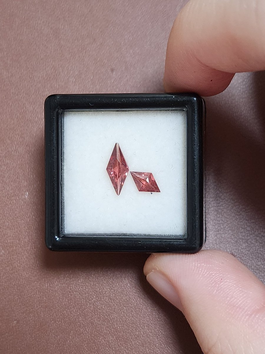 돈이 매우 없어 보석 팔아요 롭봅 tweet media