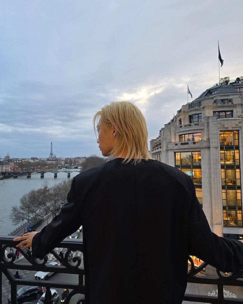 iridianse's tweet photo. went out to catch the sunset from my balcony, isn’t it so pretty? then it’s back to designing, gotta get these pieces ready for the new collection https://t.co/kTWzZQhKFL