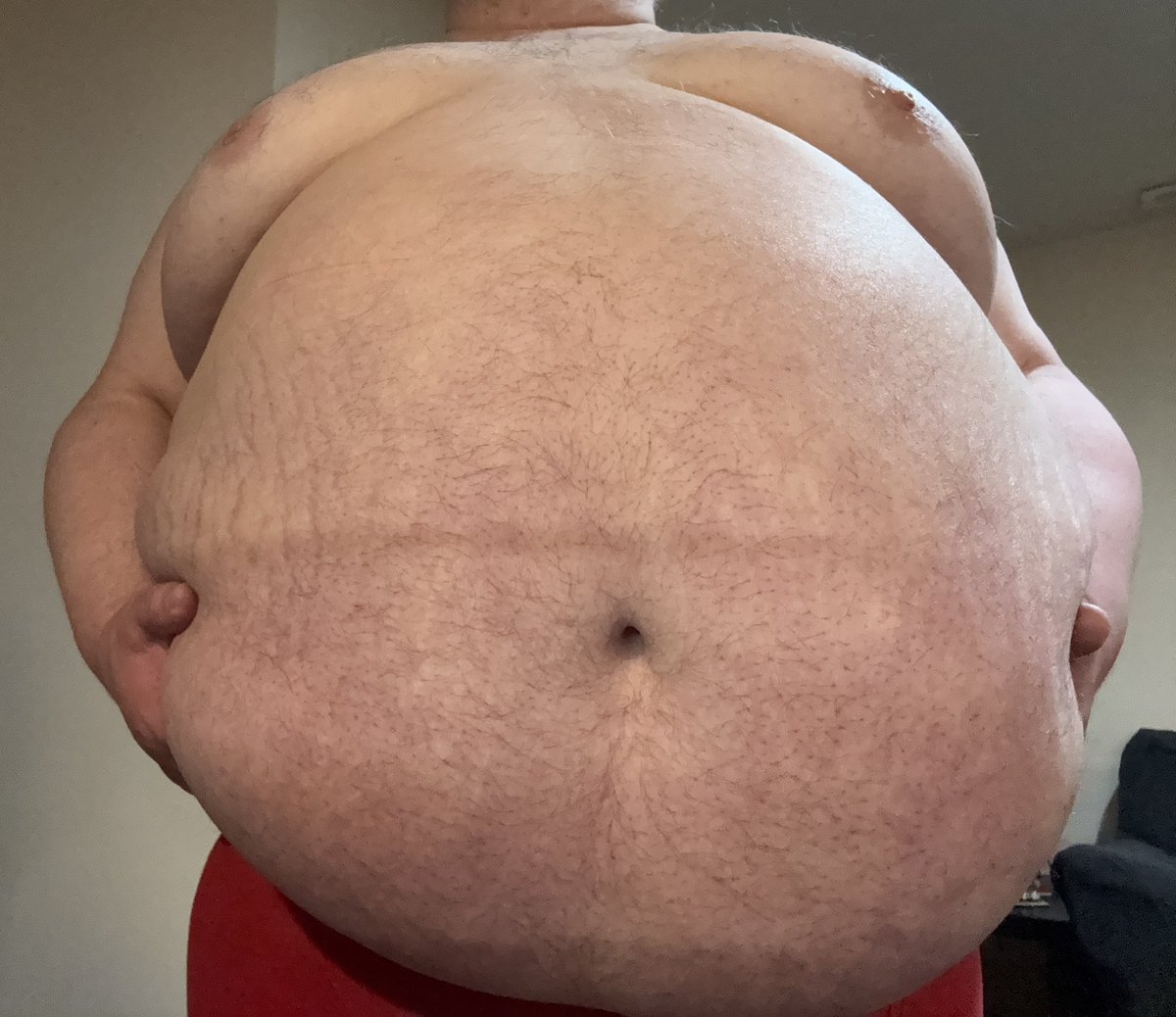 r_andom_guy's tweet photo. Feeling big! https://t.co/IxuXmodp7a