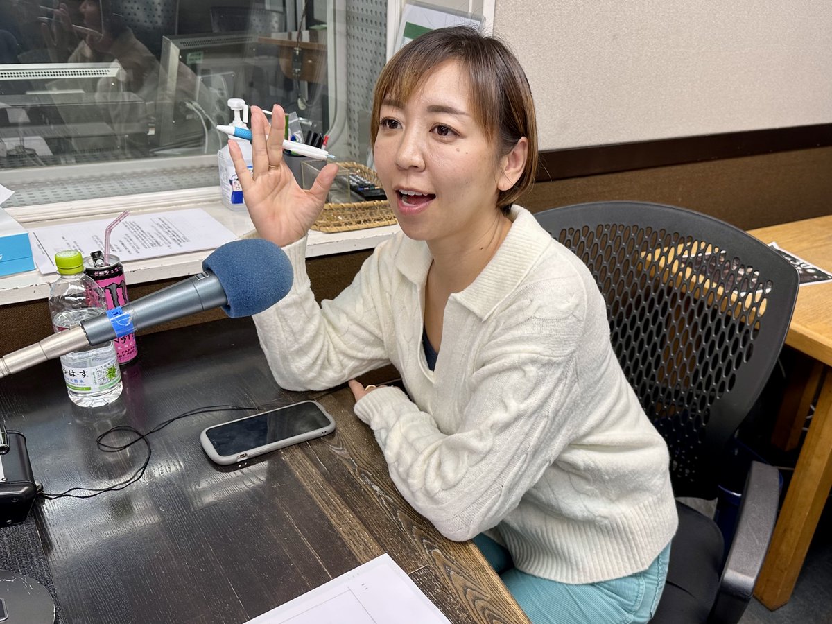 sweet924_1422's tweet image. 暇つぶしにペン回し、 
#棚橋麻衣 @maitanahashi が担当！

水曜テーマ
「暇の潰し方」
sw@jorf.co.jp

＜10時台ゲスト＞
俳優の #林田麻里
@hayashidamari さん

#スイート924 #ラジオ日本 #jorf #radiko