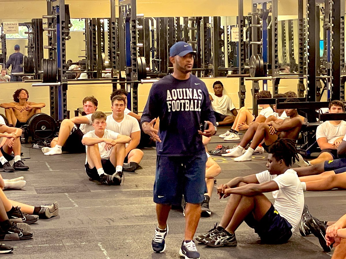 Aquinas Football (@sta_football) on Twitter photo 🔸GOD OVER EVERYTHING
🔹If you’re gonna pray for it, you better plan to train for it🔹
#FTF
#Brotherly_Love
#YouGoWeGo
<a href="/CoachHarriott/">Roger Harriott</a> 🔸GOD OVER EVERYTHING
🔹If you’re gonna pray for it, you better plan to train for it🔹
#FTF
#Brotherly_Love
#YouGoWeGo
<a href="/CoachHarriott/">Roger Harriott</a>