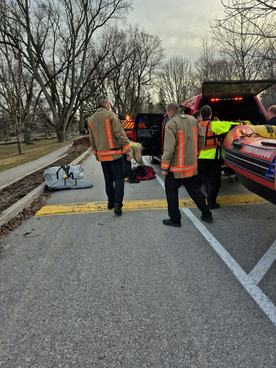 Crews packing up after a successful water rescue. Earlier this evening, GFD responded with the boat to Royal City Park at Gordon for a man in the Speed River. Firefighters used a Stokes basket to remove the patient and transferred care to <a href="/GWParamedic/">GWPS</a>. #Guelph