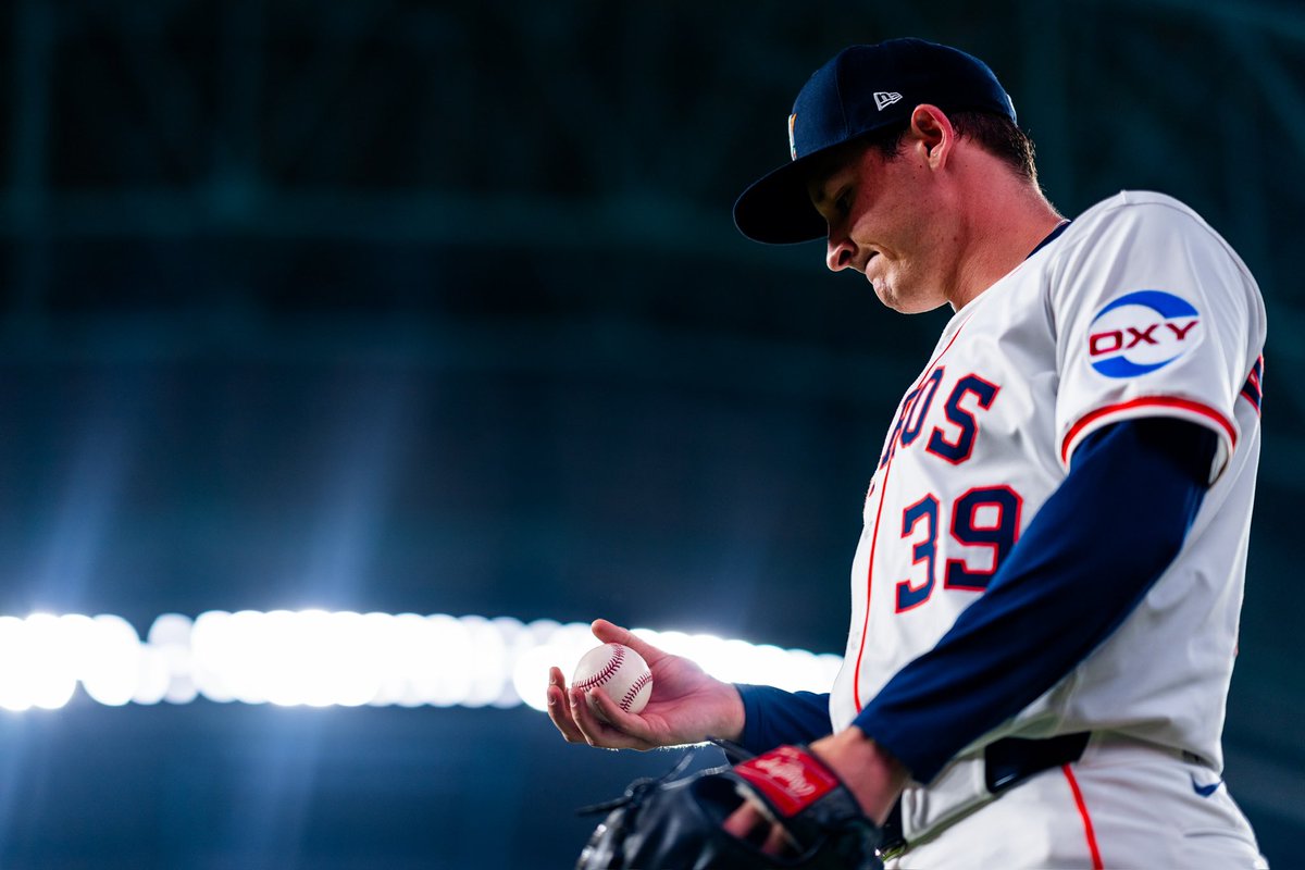 astros's tweet photo. Astros debut for 39. 

#BuiltForThis https://t.co/LtjpdmKxIe