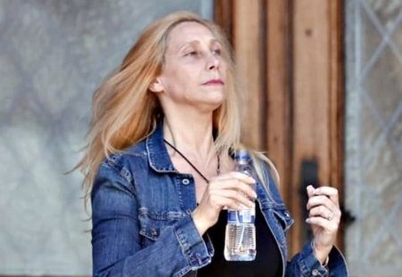 💛Macri nació en cuna de oro.

La tenía regalada, podía ser millonario toda la vida, vivir de joda sin hacer nada productivo para su familia o para el país, como Ricky Fort (que irónicamente es aplaudido por muchos por ser ejemplo de derroche, vivir al pedo, vicios y farándula),