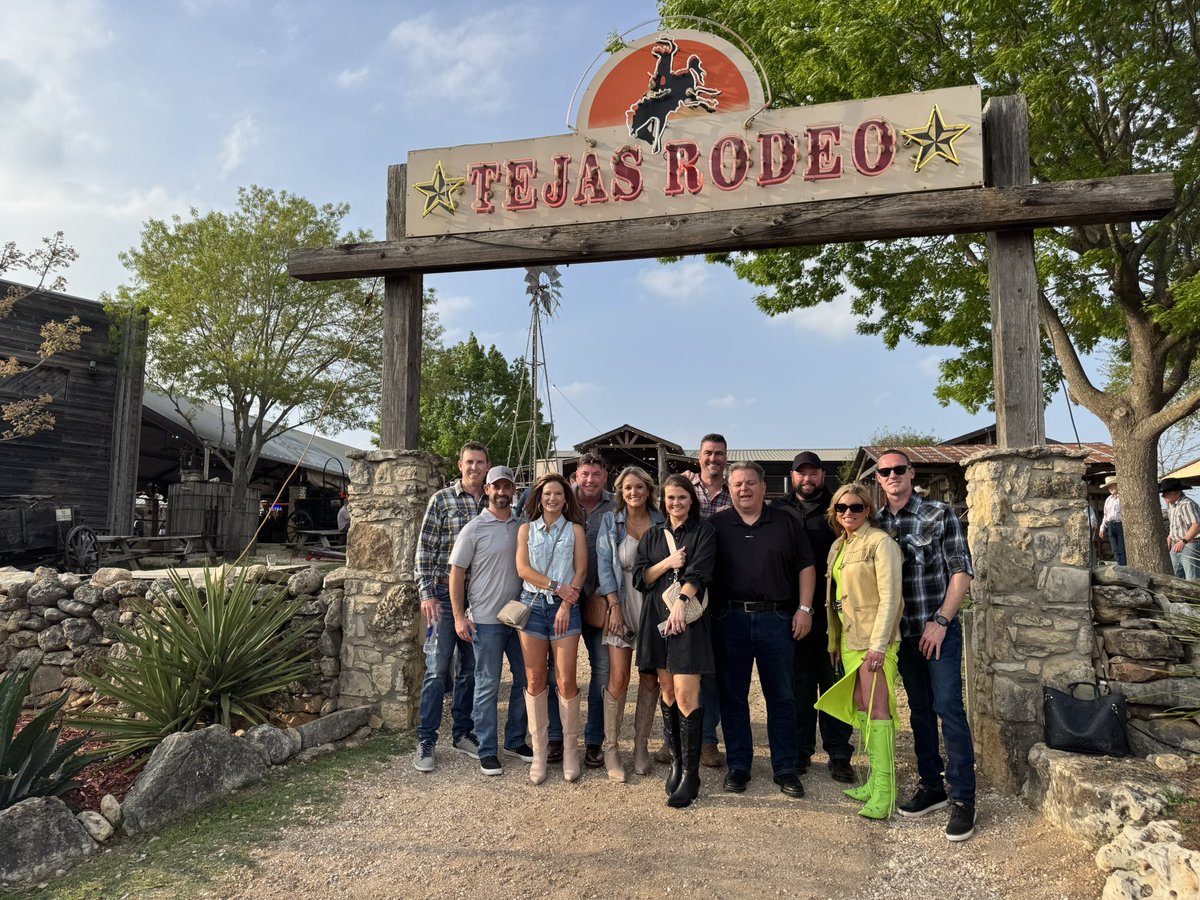TimbertopBuild's tweet image. Timbertop Builders Team and friends having a blast at the Rodeo function tonight for Epcon Connections Conference 2025! 

#timbertopbuilders #epcon #epconcommunities #epconconnect2025 #homebuilders #rodeo #Texas #TejasRodeo