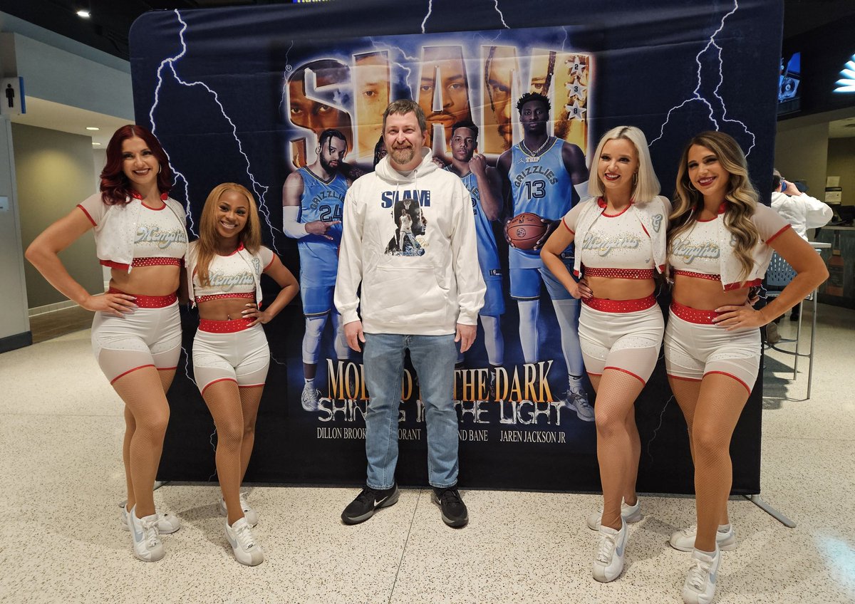 Tracy_Walters's tweet image. .@SLAMonline Night at the @memgrizz game wearing my giveaway @jarenjacksonjr hoodie