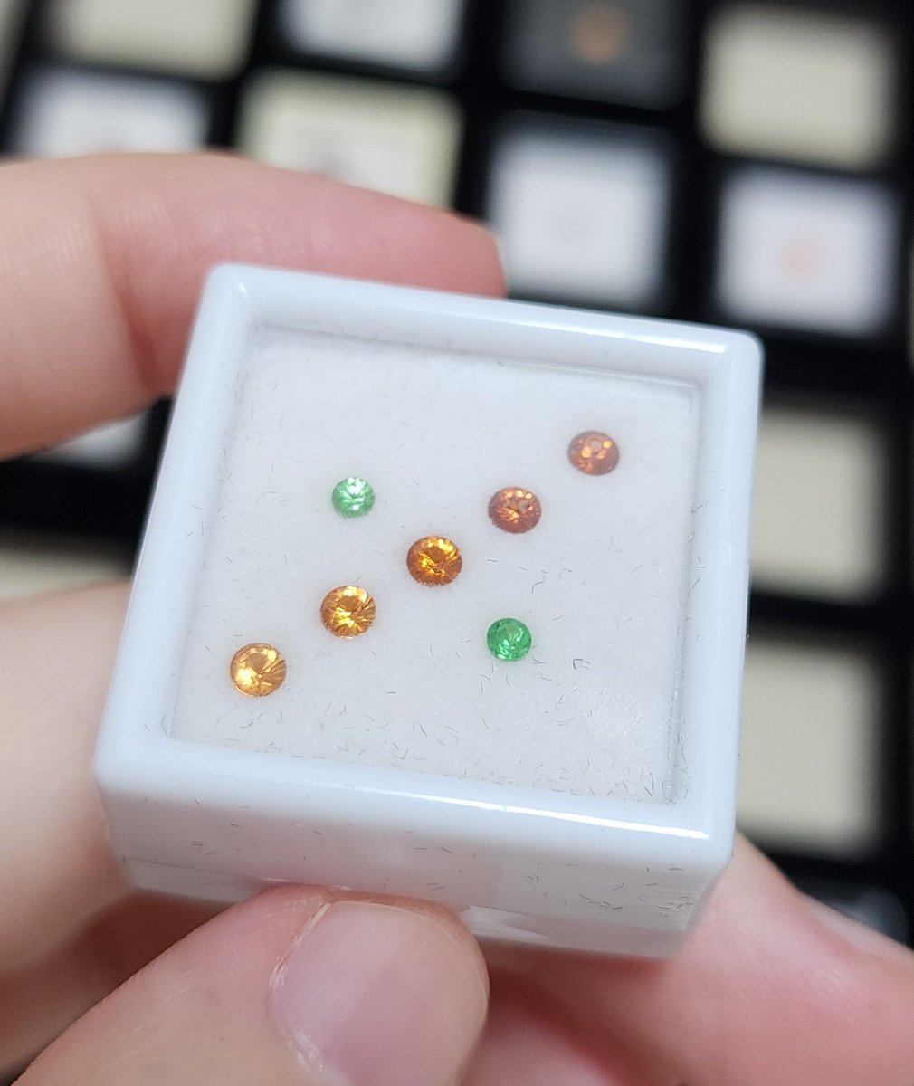 돈이 매우 없어 보석 팔아요 롭봅 tweet media