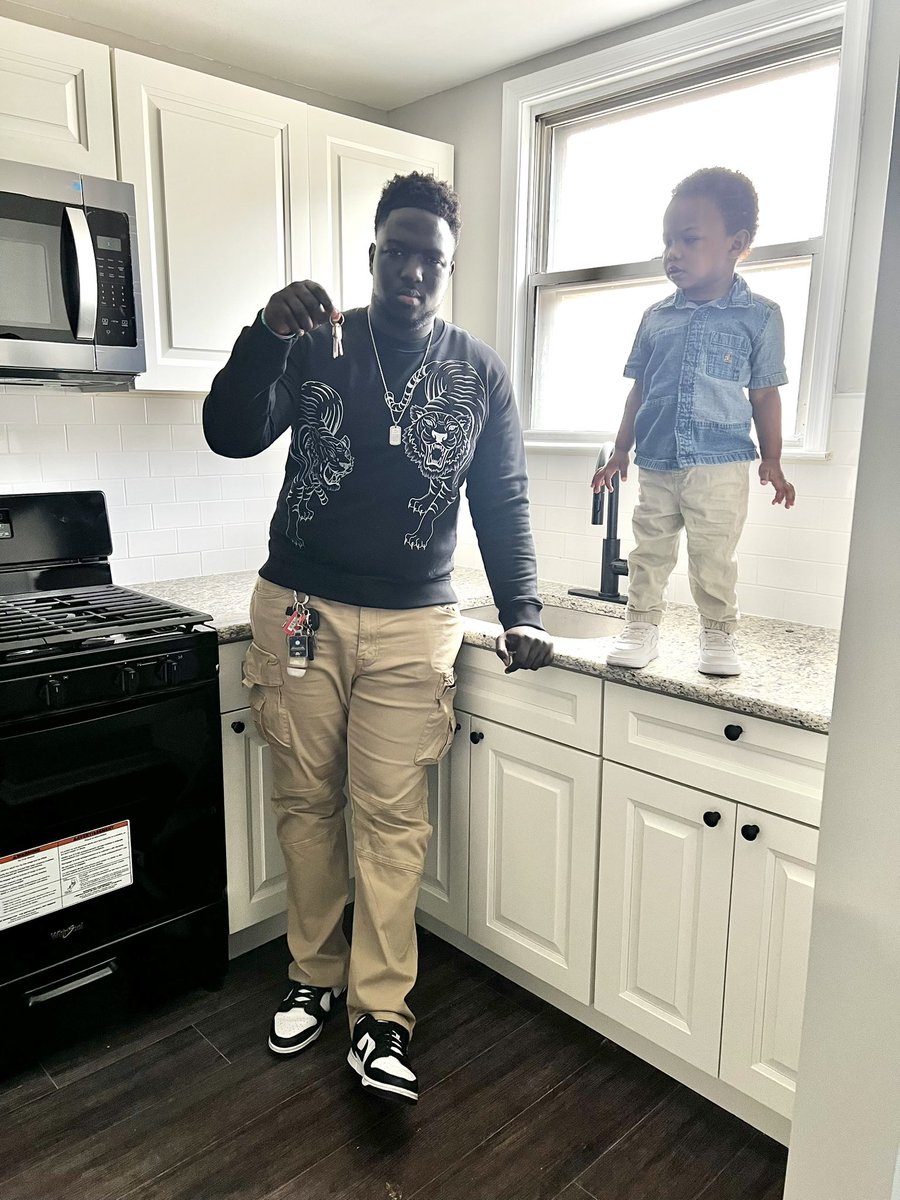 suave215's tweet photo. I only had enough for the deposit #NewCrib #HomeOwnerBefore30 🫰🏿 https://t.co/GRUiKPp8nX