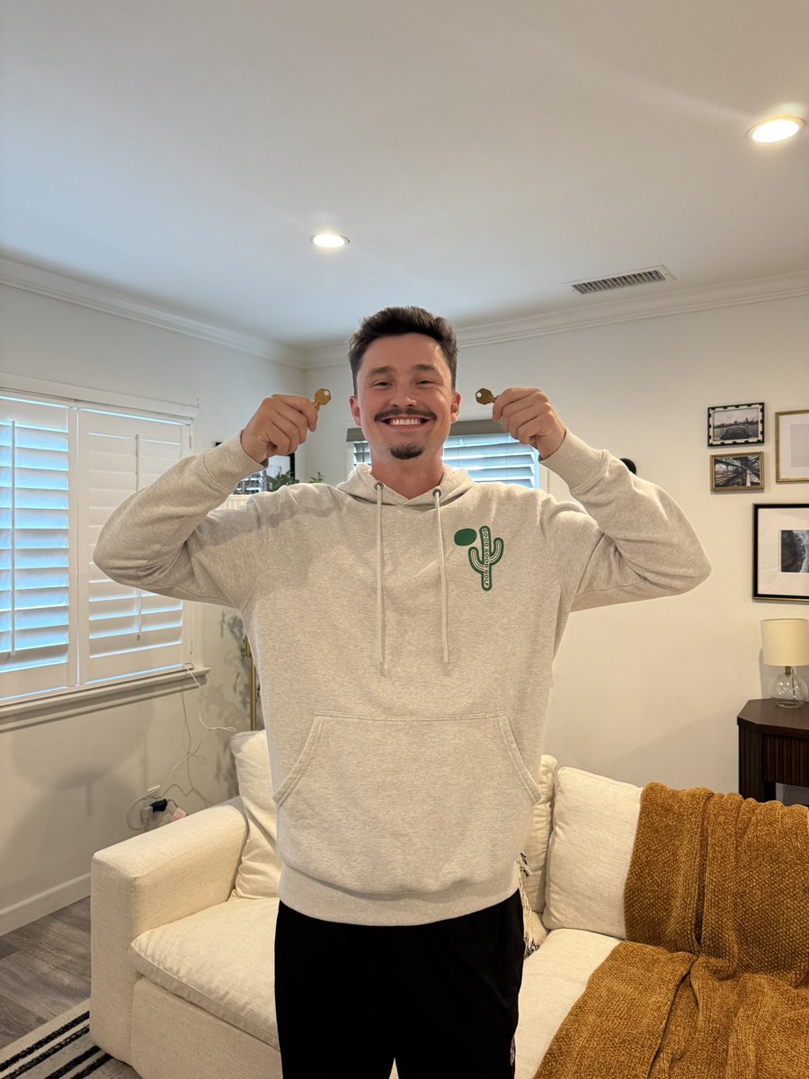 ItsAircool's tweet image. We got the keys 🔑 NEW CRIB 🏠