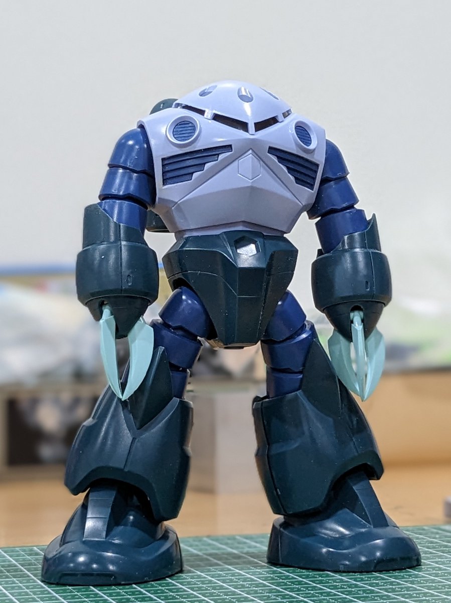 サクッと何か塗りたい衝動に駆られたので、日本から持ってきたHGUCズゴックを出してきた
モノアイスリットとパンツの長さを詰めたら化けますね！
パーツも少ないし良いキットだ☺️
ただ関節はユルユル