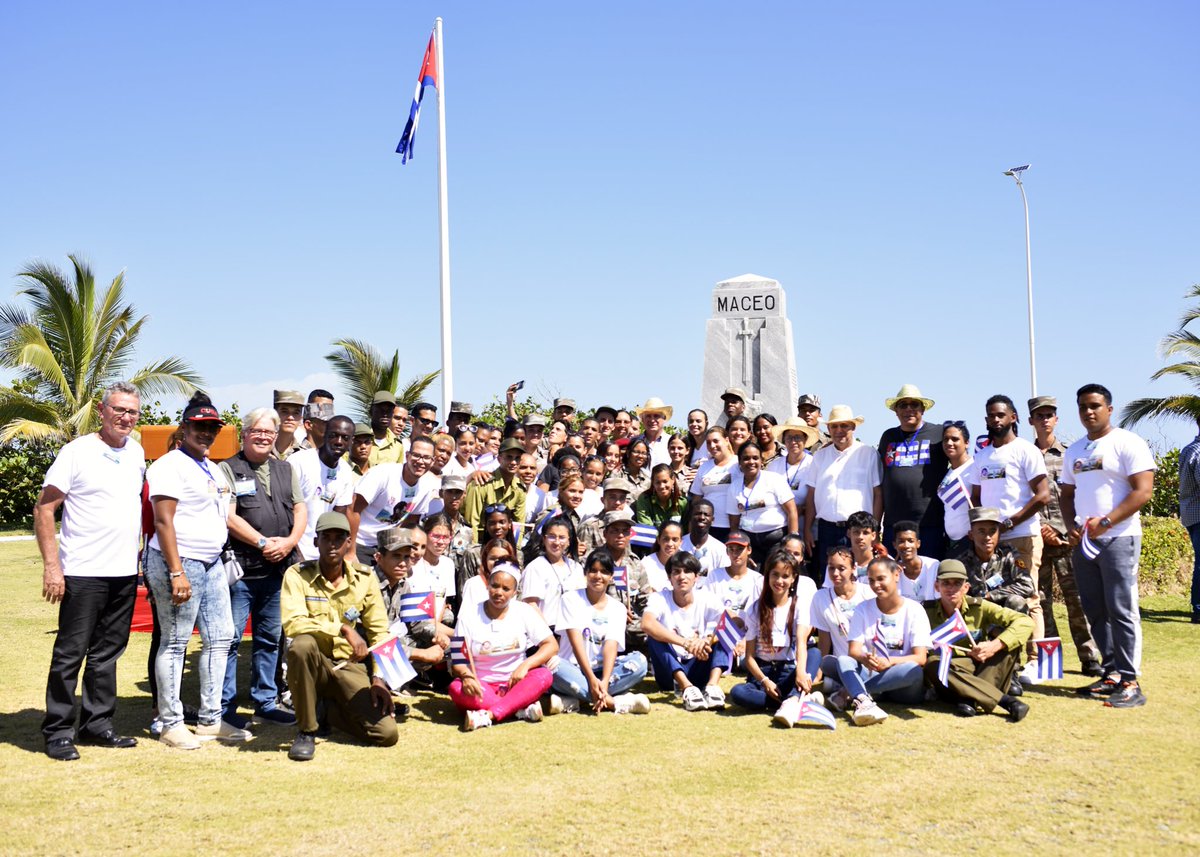 Hoy acudimos a una nueva cita con la historia Patria. Esta vez Duaba nos abrazó como lo hizo hace 130 años con Maceo y su tropa. Desde entonces este pedazo de tierra cubana ha devenido en suelo sagrado donde resuenan los ecos de la lucha por la independencia #SiempreJoven.