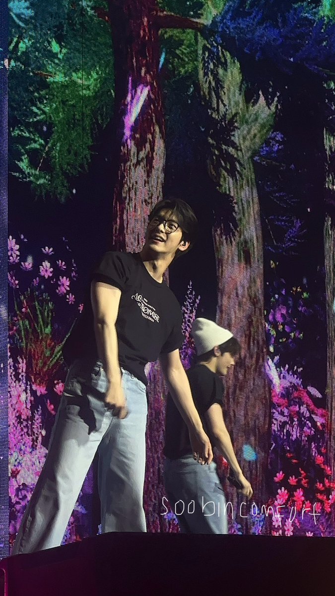 sooblovclub's tweet photo. thread of #SOOBIN changing lives at #TXTinAmsterdam 💕 https://t.co/KviK9huX5N