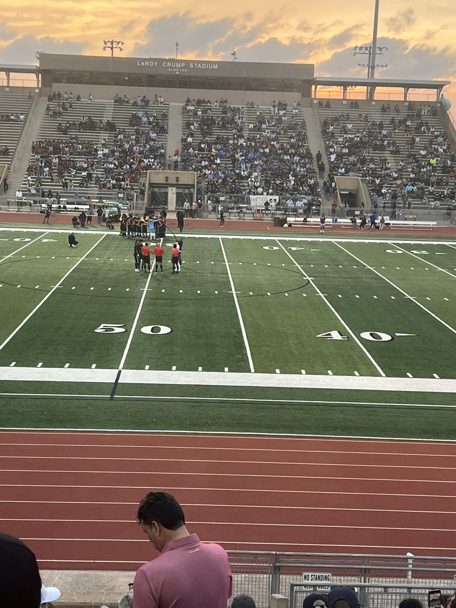 Elsik has turned out for tonight’s Region III Final. Good crowd for SL as well, 4000+ I estimate.