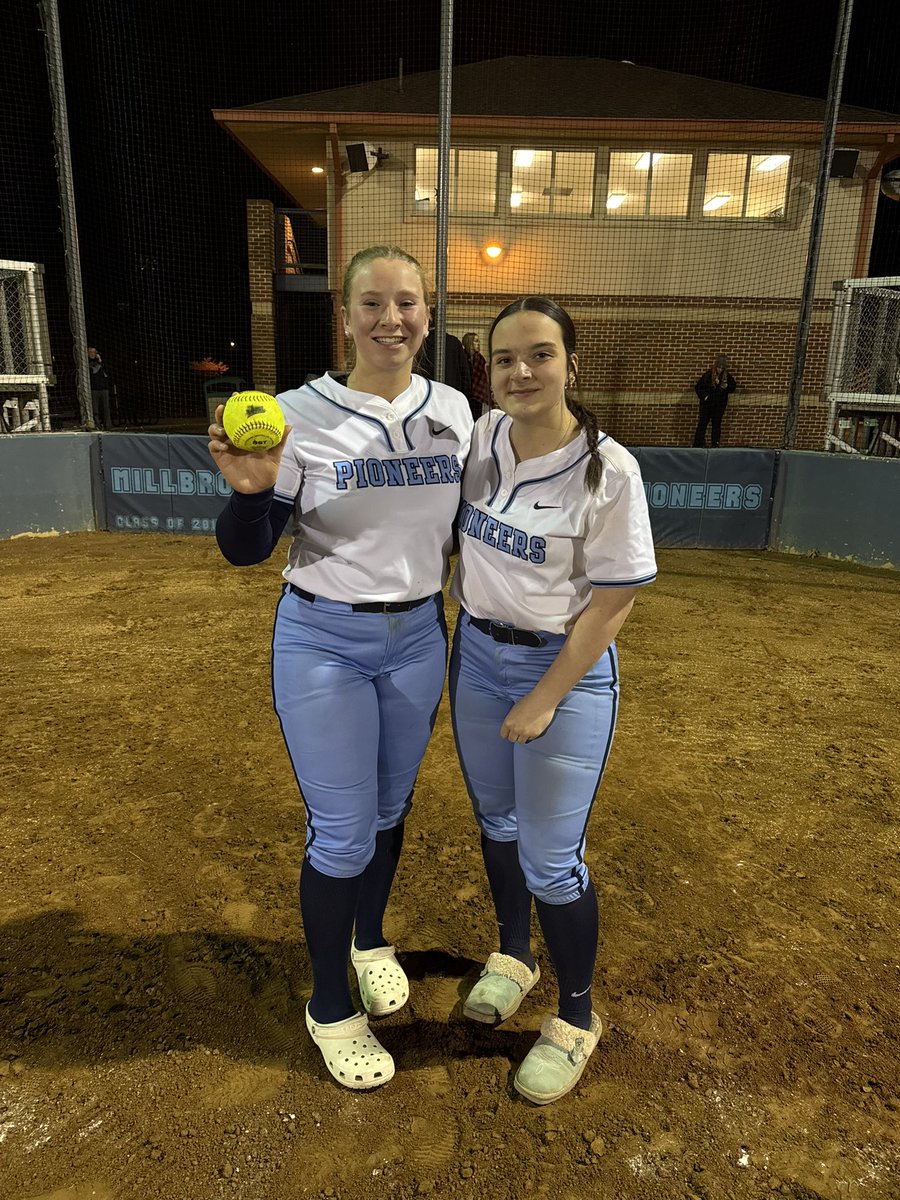 🥎 defeats Meridian 10-0 in 6. Emma Martin with the perfect game shutout. 13 strikeouts!