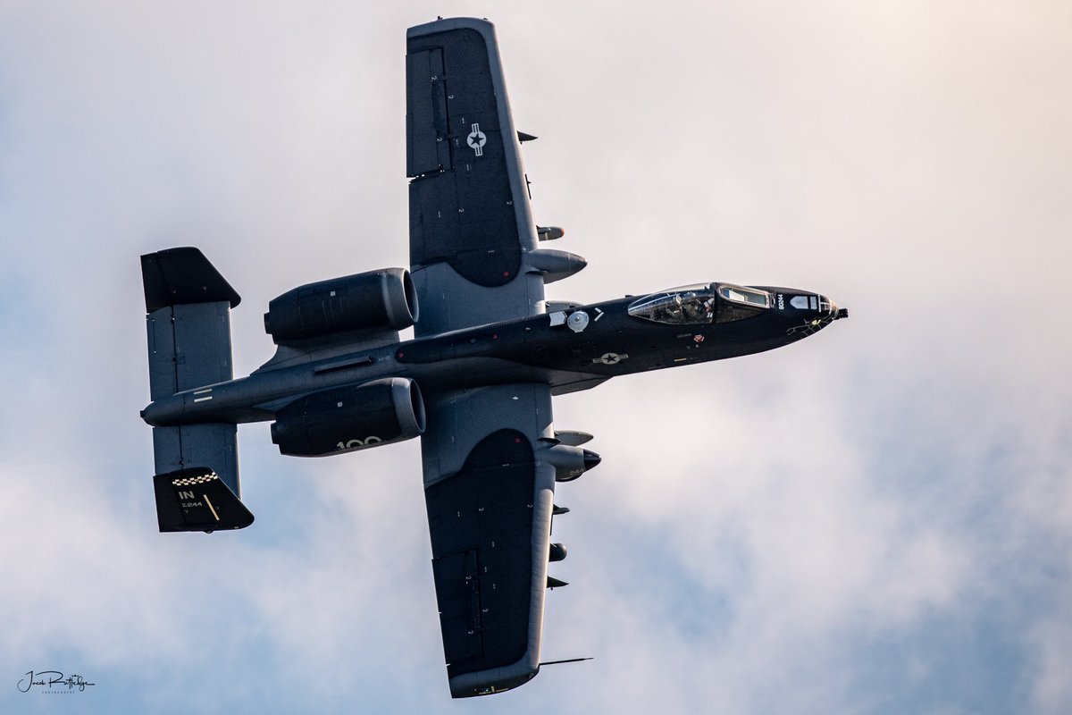 A-10 day wait is all that is between you and Thunder Over Louisville 2025. 

📸: Taken #ThunderOverLouisville 2023

#kyderbyfestival