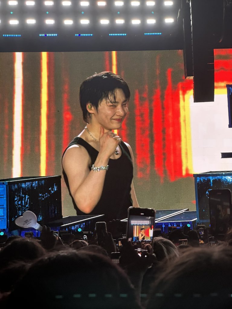 ihwanglissa's tweet photo. WELCOME TO THE STRAY KIDS HOT MEGAVERSE https://t.co/XduXENtm3S