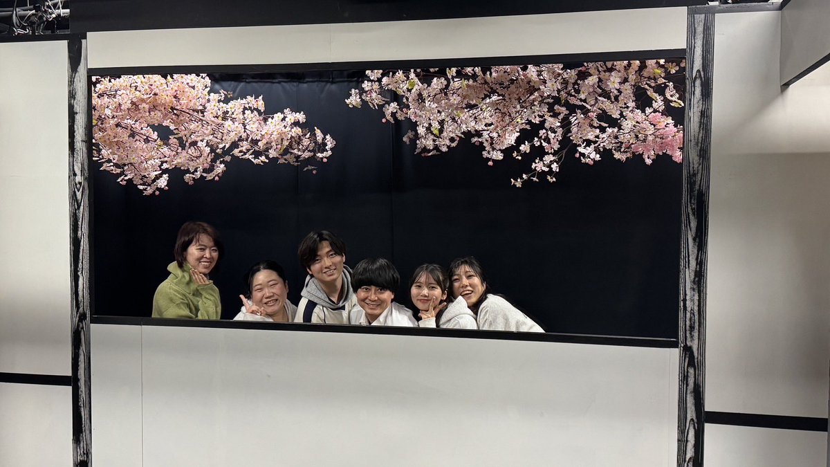 本日ミディアムチーム初日を迎えます🥰

みんなで試行錯誤しながら作り上げ、かほさん演出のもと面白い･楽しい作品になったのではないかと思います😌😌

当日券もございます😊
直接DM･LINEくれればお取りします😎

是非来てくださいまし🫶

昨日撮ったの📸💕
ラブち💞

 #BOW煙2025 
 #BOW煙M2025