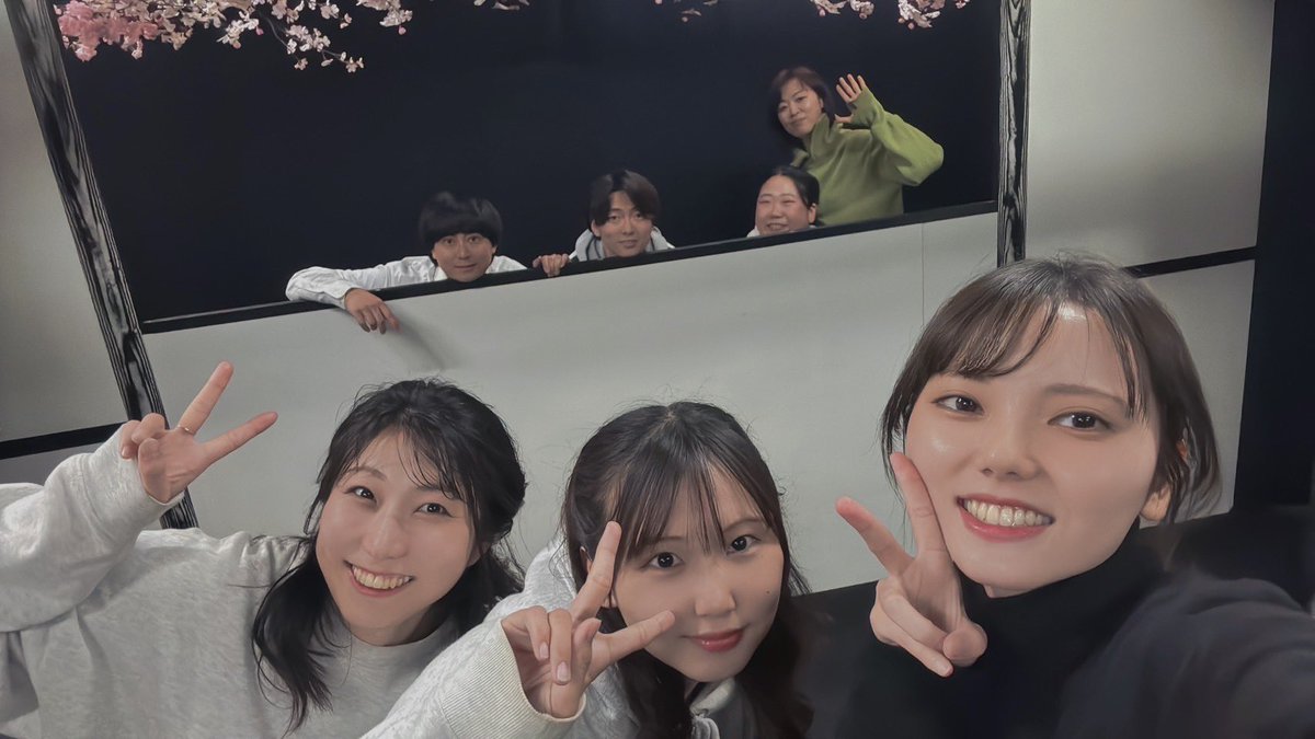 2510_h's tweet photo. 本日ミディアムチーム初日を迎えます🥰

みんなで試行錯誤しながら作り上げ、かほさん演出のもと面白い･楽しい作品になったのではないかと思います😌😌

当日券もございます😊
直接DM･LINEくれればお取りします😎

是非来てくださいまし🫶

昨日撮ったの📸💕
ラブち💞

 #BOW煙2025 
 #BOW煙M2025 https://t.co/sdDoZoHOrr