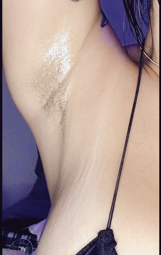 أبي امسك شعرك و افرك وجهك في    اباطي وتشم. ريحه. شعره وتبلع عرق اباطي خخخخخخختتتتفووووووووو. كلابي مطيع ودفيع تعال اخنثك  #عمه #عمتك #فحله #كلب #معصيتي_رحتي