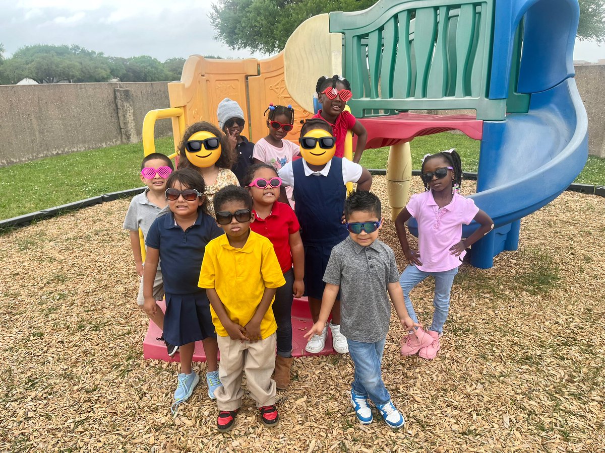 __Ms_Parker's tweet photo. We are so bright, we have to wear shades! 😎 @PetroskyPirates https://t.co/HpzaQ8Otr2