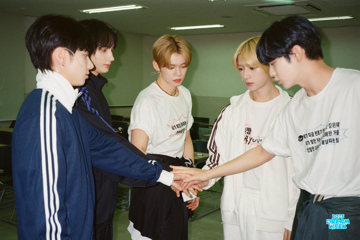 TXTMexico_'s tweet photo. ¡MOA! #TXT pronto estarán en nuestro país para el #AXECeremonia y por ello les pedimos NO IR al aeropuerto, ni a su hotel. 

Es su primera vez en México, mostremos respeto, y sobre todo, ¡asegurémonos de que su visita sea una buena experiencia y este llena de bonitos recuerdos!🫶🏼 https://t.co/9Hl99slqeL