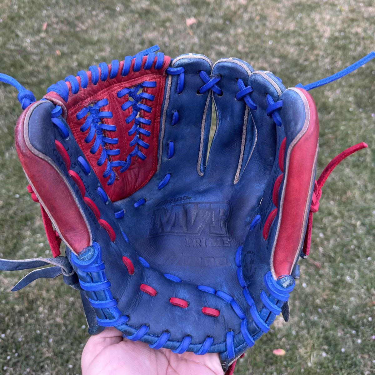 MWGloveWorks's tweet photo. Check out this @mizunobaseballusa MVP Series glove that I just finished up! Amazing what new laces and a clean and condition will do! #gLOVE #relacedontreplace @buyfastpitchgloves @ballplayersbalm https://t.co/nwv3cHT6Sm