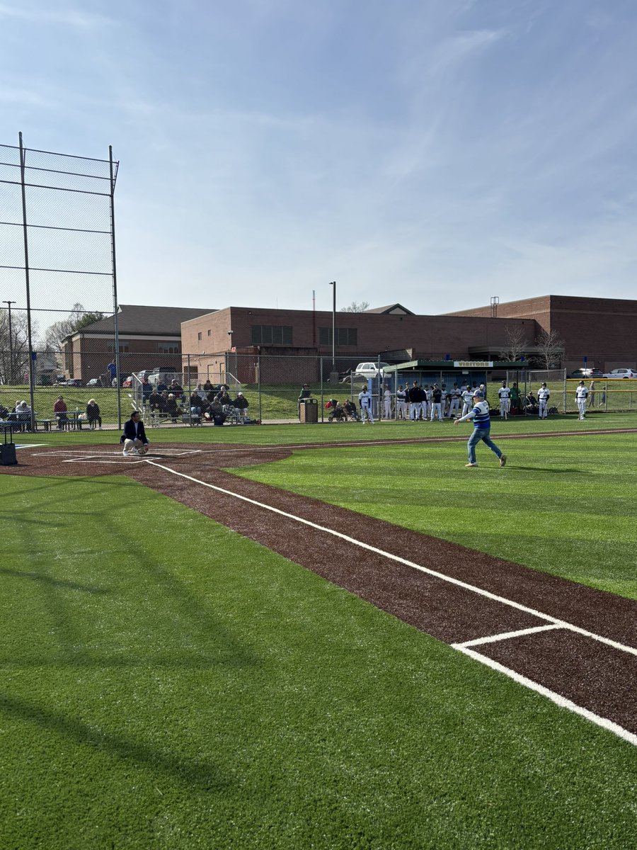 StangsBaseball_'s tweet photo. Good win for the Stangs tonight 6-3 over Sycamore. Kicked off by a ceremonial first pitch from Mr. Matsudo! Great pitching from World, Buckner, and Shafer.  Eli Beck had 3 hits while McClain added 2 with an RBI. 
@EliBeck_4 @CoachHatty @Midland2027 https://t.co/owcLY9RFeS