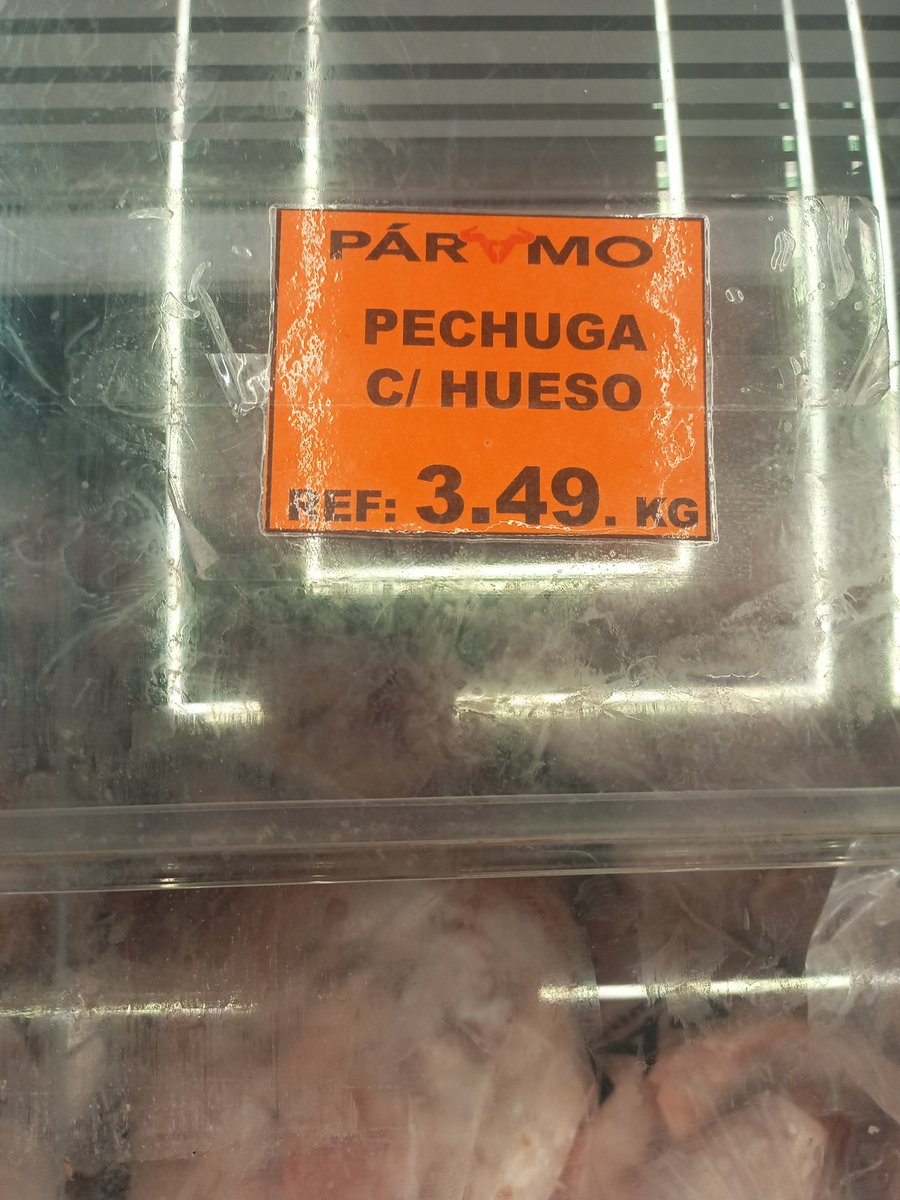 GoyitoZA's tweet photo. #Venezuela se arregló en 15 días 1 kg de pechuga de #pollo paso de costar 3.49 a costar 7 $ #inflación en dólares #hambre es lo que viene https://t.co/eeDwsMCXwB