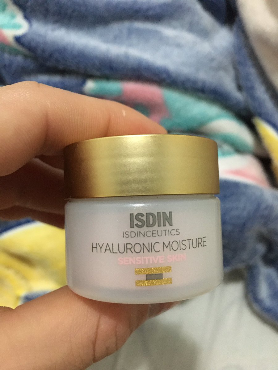 klancave's tweet photo. @EcSFael @ashadylane_ @tplusd_ @mimoselegantes Usei por anos esse hidratante da bioderma, agora estou testando esse da eucerin, de sabonete eu sempre volto pra esse da granado. Eu uso uma pomada chamada: Rozex, alivia muito a vermelhidão da pele, daí quando quero sumir com as bolinhas eu aplico a pomada de dexametasona https://t.co/xDu0fWhYIC