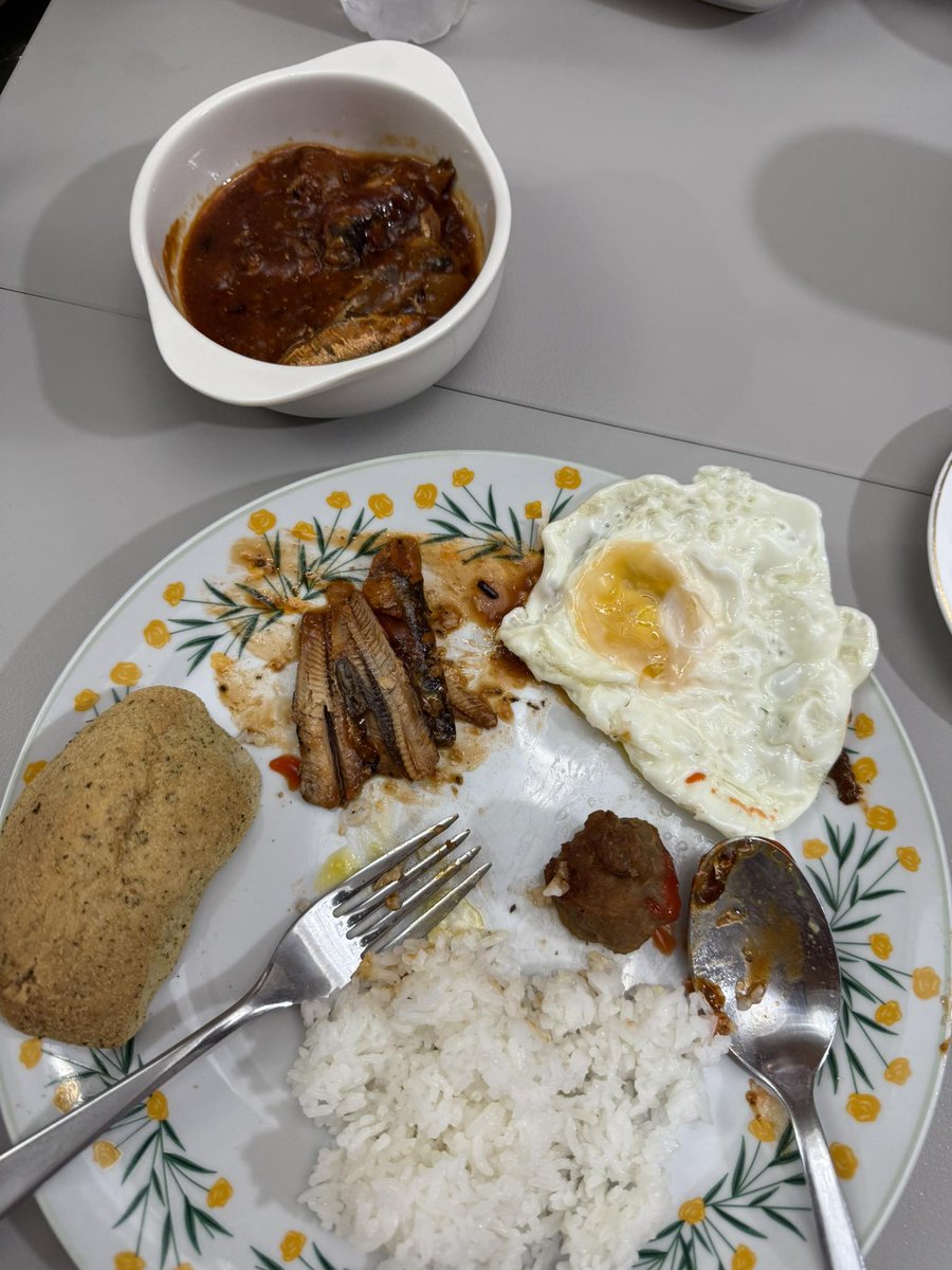 SenatorBongGo's tweet photo. Magandang Umaga sa lahat ng ating kababayang Pilipino! Nag almusal na kayo? Kain tayo ng paborito nating sardinas at itlog kasama na ang pandesal. Ingat po kayo papunta sa trabaho..

Mahal na mahal kayo ni Senator Kuya Bong Go.

#SenatorBongGo
#MrMalasakit
#BisyoAngMagserbisyo
#28GoBongGo 📷📷