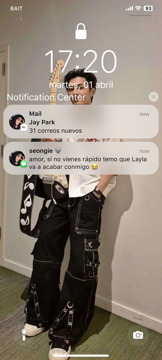 jakeysplace's tweet photo. 📨 feels like | mini au jayke 

después de un año de haber sido mandado los correos, jake recibe 31 correos de jay. 

y por parte de jay, él va a buscar a su amado a su casa decidido a hacerle una pregunta. 

una mini historia de dear diary. https://t.co/fAXnIeKPpn